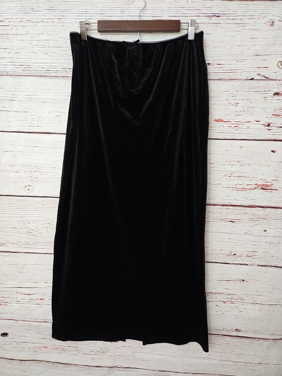wild fable Dresses & Skirts - NWT Wild Fable Women's Black Velvet Midi Skirt Size L Back Slit Stretch Pull-On